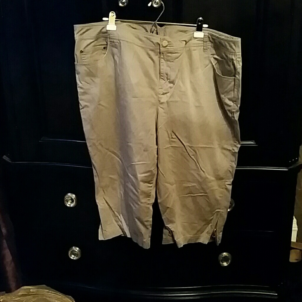 Gray capri pants